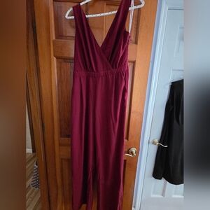 Lulu's Sleeveless V-Neck Maxi Dress in Burgundy